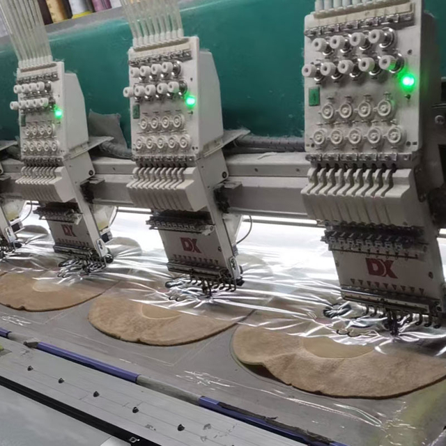 Linia do szycia szat w akcji