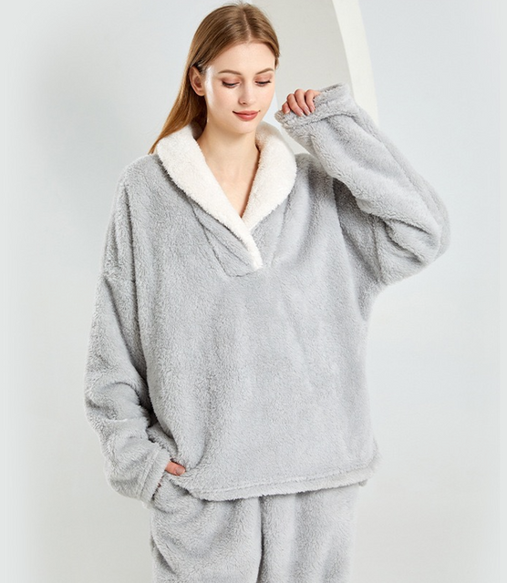 Dwuczęściowy strój codzienny z wyjątkowo miękkiego polaru, zapewniający relaks 